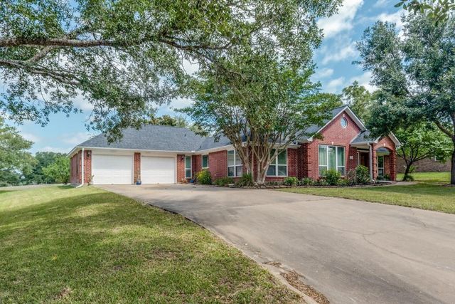 104 Douglas Drive, Bellville, TX 77418
