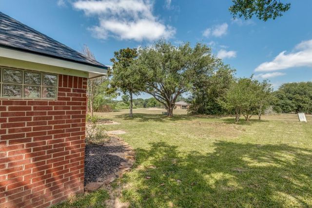 104 Douglas Drive, Bellville, TX 77418