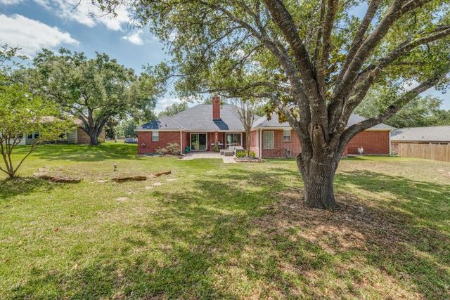 104 Douglas Drive, Bellville, TX 77418
