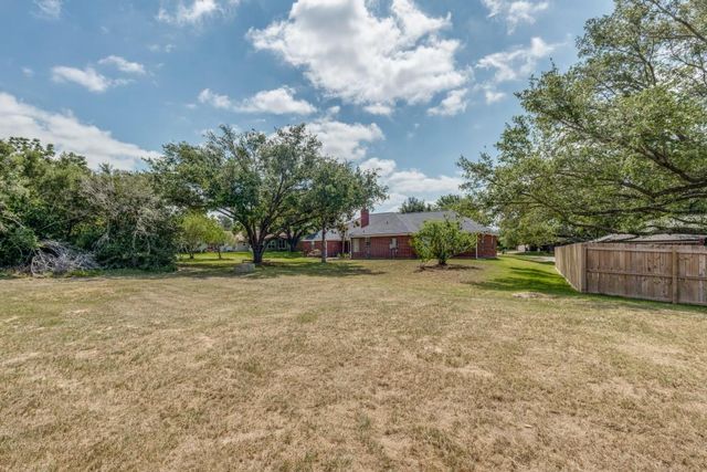 104 Douglas Drive, Bellville, TX 77418