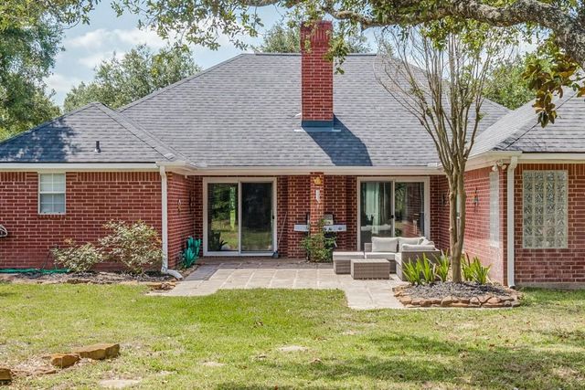 104 Douglas Drive, Bellville, TX 77418