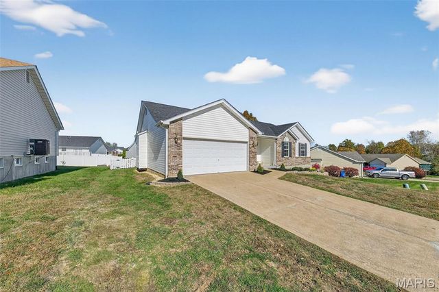 3982 Cambridge Crossing Drive, St Charles, MO 63304