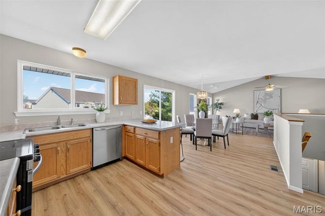 3982 Cambridge Crossing Drive, St Charles, MO 63304