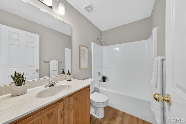 3982 Cambridge Crossing Drive, St Charles, MO 63304