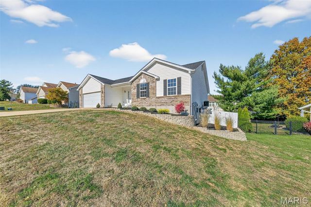3982 Cambridge Crossing Drive, St Charles, MO 63304