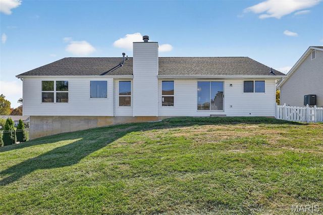 3982 Cambridge Crossing Drive, St Charles, MO 63304