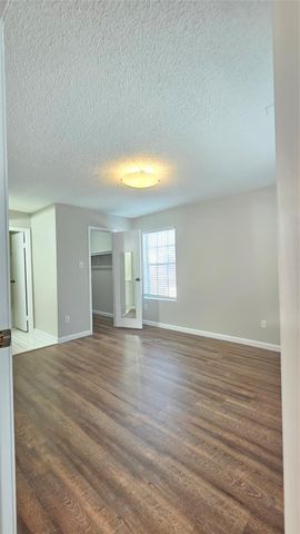 2750 Holly Hall Street 1811, Houston, TX 77054