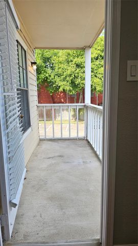 2750 Holly Hall Street 1811, Houston, TX 77054