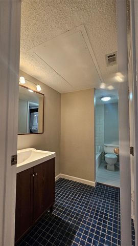 2750 Holly Hall Street 1811, Houston, TX 77054