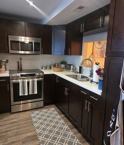 1100 Colony Point Cir 421, Pembroke Pines, FL 33026