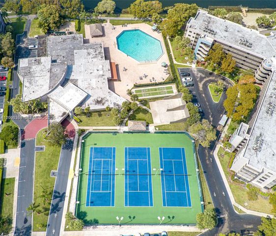 1100 Colony Point Cir 421, Pembroke Pines, FL 33026