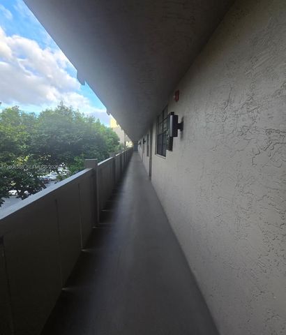 1100 Colony Point Cir 421, Pembroke Pines, FL 33026