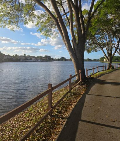 1100 Colony Point Cir 421, Pembroke Pines, FL 33026