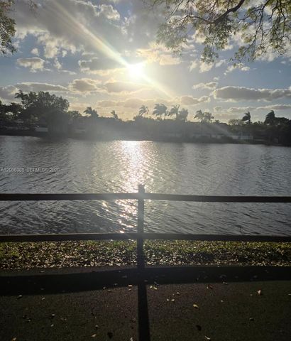 1100 Colony Point Cir 421, Pembroke Pines, FL 33026