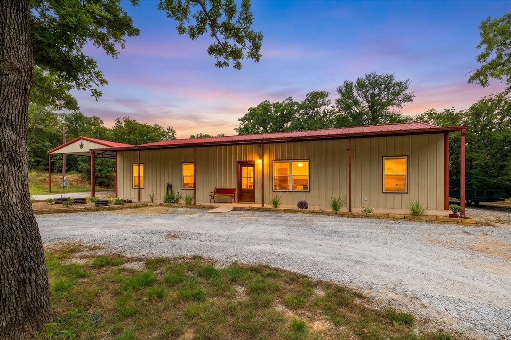 891 County Road 3592, Paradise, TX 76073