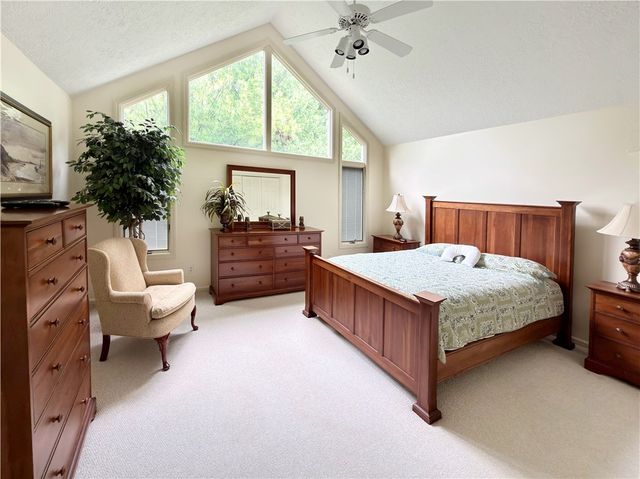 139 St Thomas Dr, Patterson Twp, PA 15010