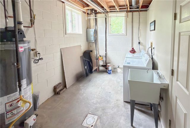 139 St Thomas Dr, Patterson Twp, PA 15010