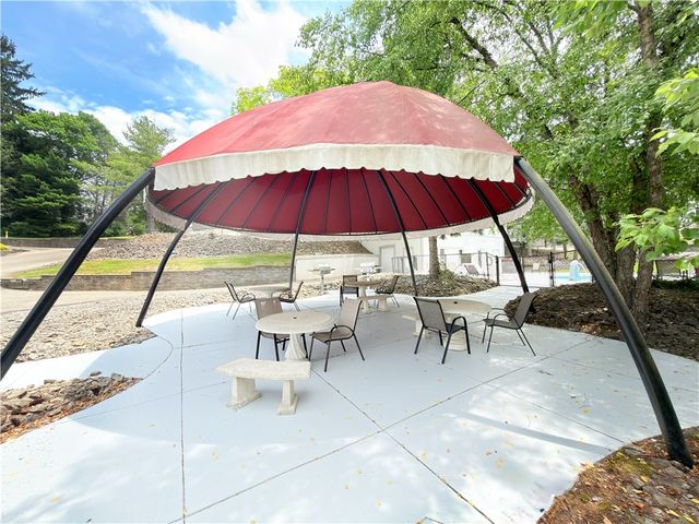 139 St Thomas Dr, Patterson Twp, PA 15010