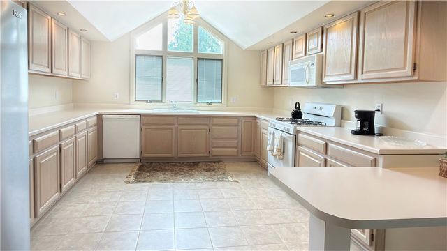139 St Thomas Dr, Patterson Twp, PA 15010