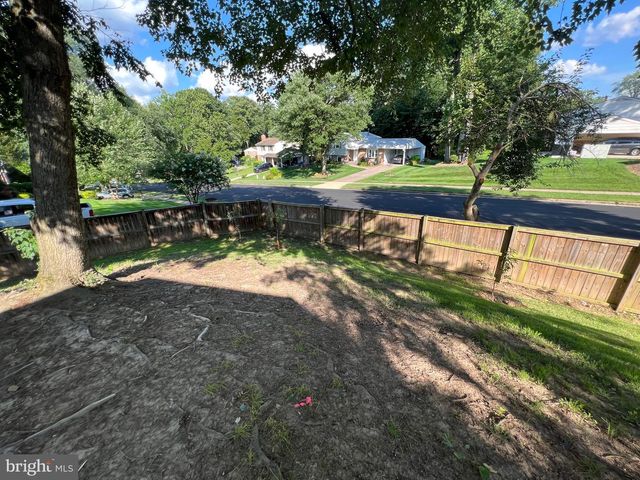 6819 LAVANT DR, Springfield, VA 22152