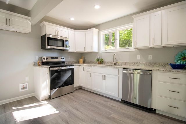 1421 ASHBY ST, Staunton, VA 24401