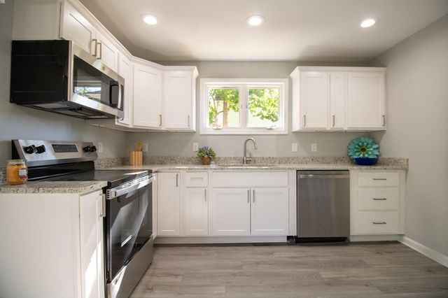 1421 ASHBY ST, Staunton, VA 24401