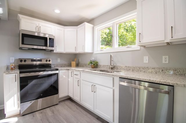 1421 ASHBY ST, Staunton, VA 24401