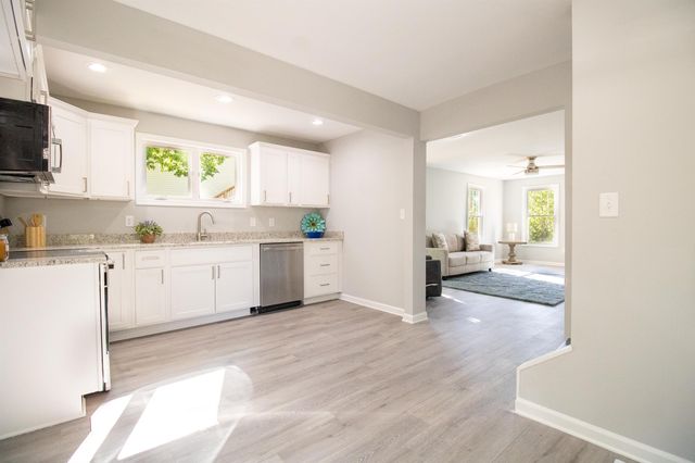 1421 ASHBY ST, Staunton, VA 24401