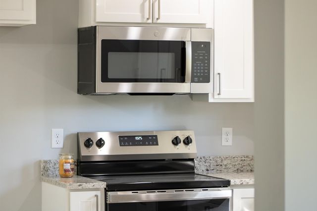 1421 ASHBY ST, Staunton, VA 24401