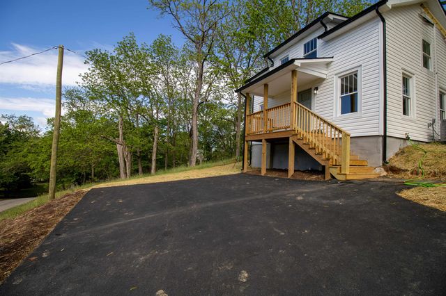 1421 ASHBY ST, Staunton, VA 24401