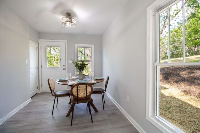 1421 ASHBY ST, Staunton, VA 24401