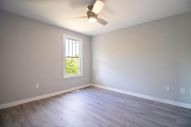 1421 ASHBY ST, Staunton, VA 24401