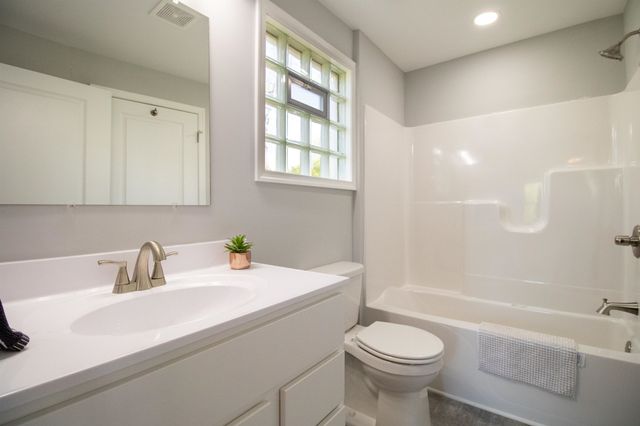1421 ASHBY ST, Staunton, VA 24401