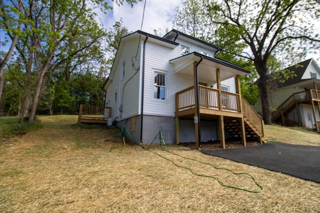 1421 ASHBY ST, Staunton, VA 24401