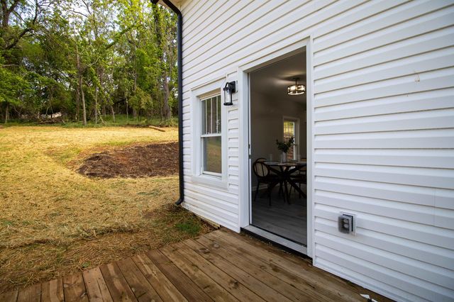 1421 ASHBY ST, Staunton, VA 24401