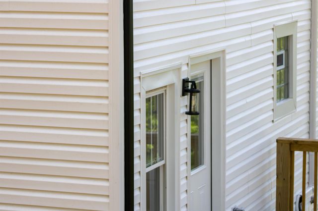 1421 ASHBY ST, Staunton, VA 24401