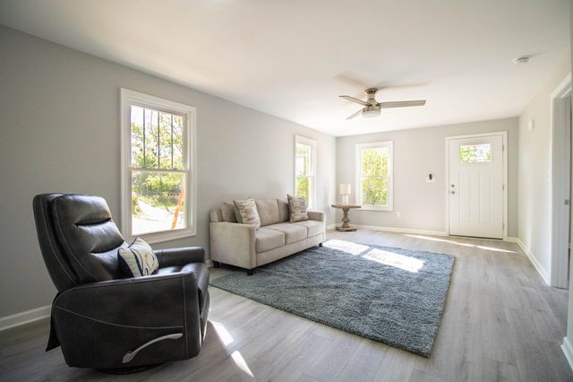 1421 ASHBY ST, Staunton, VA 24401