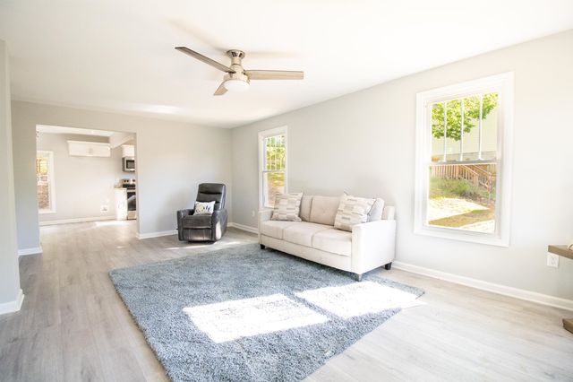 1421 ASHBY ST, Staunton, VA 24401
