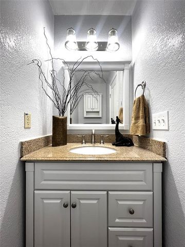 421 Dauphin Avenue, Edmond, OK 73034