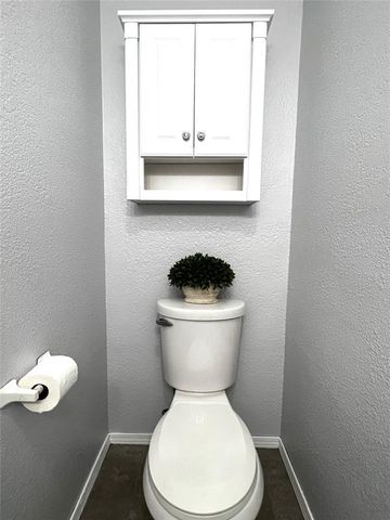 421 Dauphin Avenue, Edmond, OK 73034