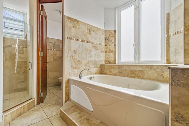 740 MAR DE BENGAL 740, Dorado, PR 00646