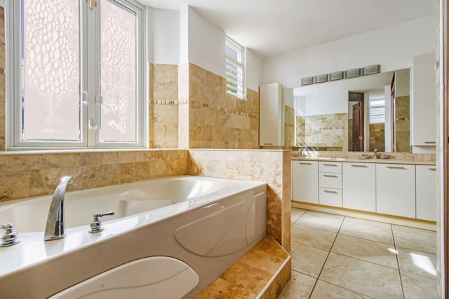 740 MAR DE BENGAL 740, Dorado, PR 00646