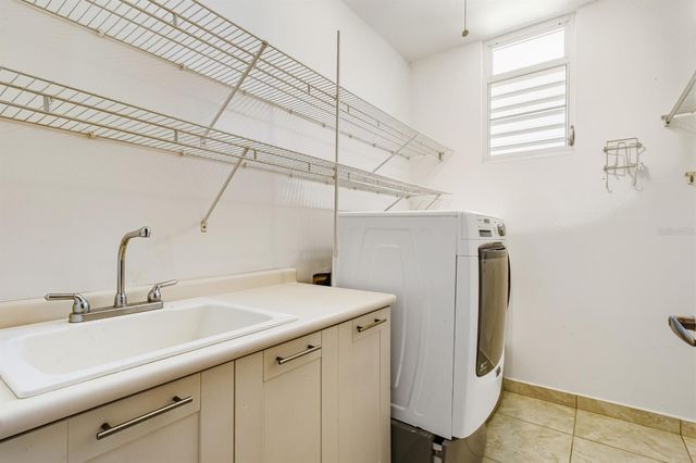 740 MAR DE BENGAL 740, Dorado, PR 00646