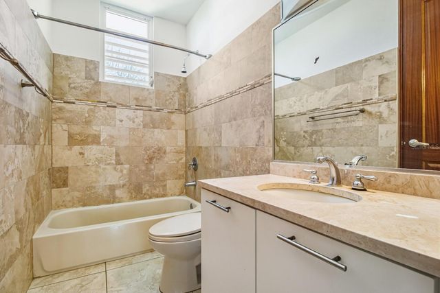 740 MAR DE BENGAL 740, Dorado, PR 00646