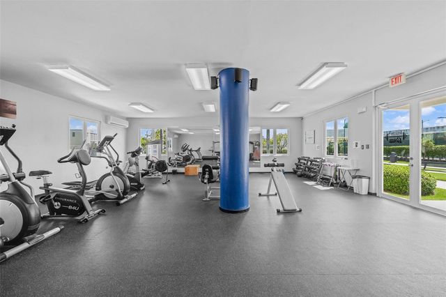 740 MAR DE BENGAL 740, Dorado, PR 00646