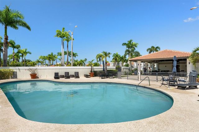 740 MAR DE BENGAL 740, Dorado, PR 00646