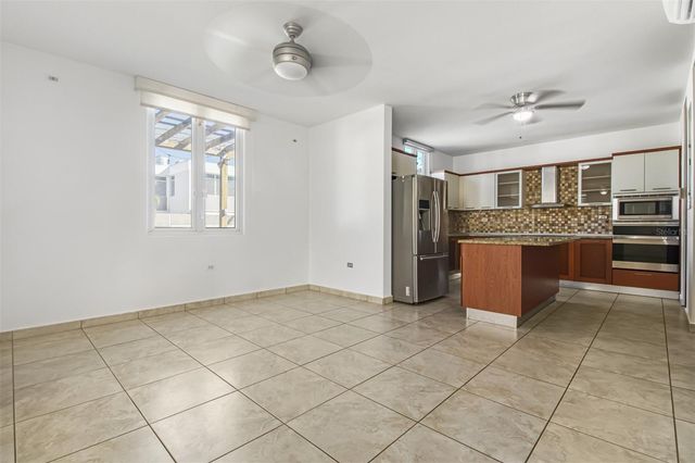 740 MAR DE BENGAL 740, Dorado, PR 00646