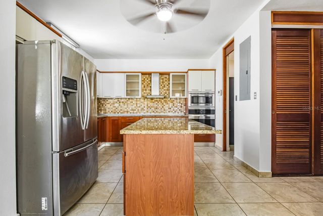 740 MAR DE BENGAL 740, Dorado, PR 00646