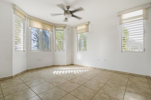 740 MAR DE BENGAL 740, Dorado, PR 00646