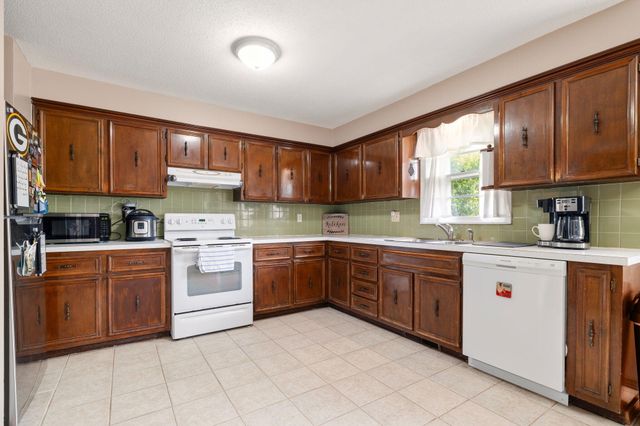 3528 S Westwood Avenue, Springfield, MO 65807